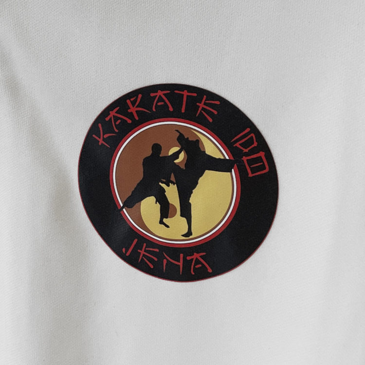 Das Karate do Jena Logo auf den Trainingsjacken
