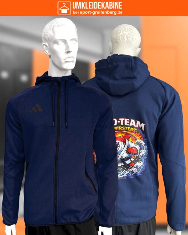 Marine adidas Kapuzenjacken mit Vereinsaufdruck für das Judo-Team Wolmirstedt