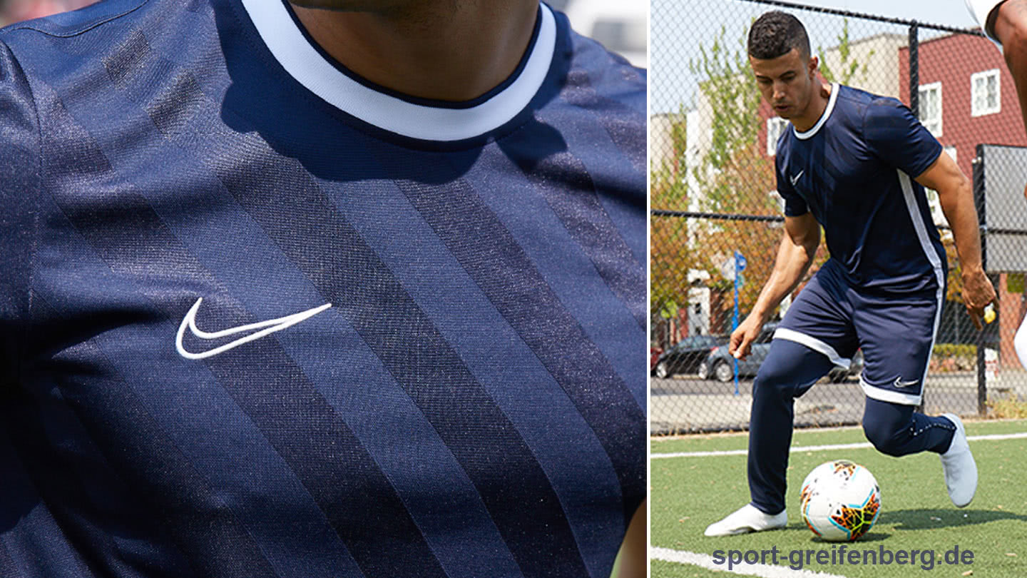 Der Nike Swoosh der Nike Academy 19 Sportbekleidung