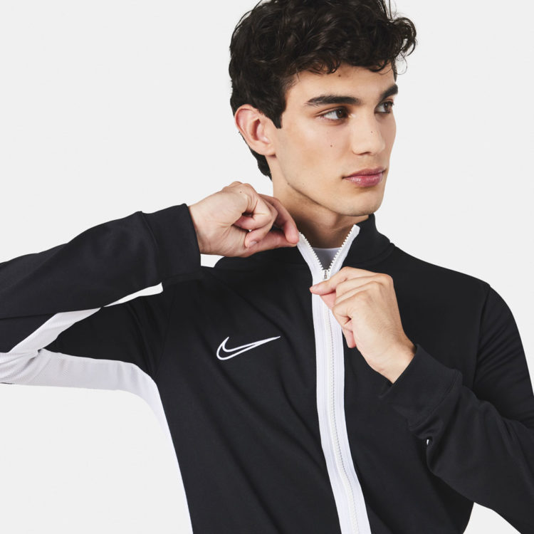 Die Nike Academy 23 Knit Track Jacket als Trainingsjacke