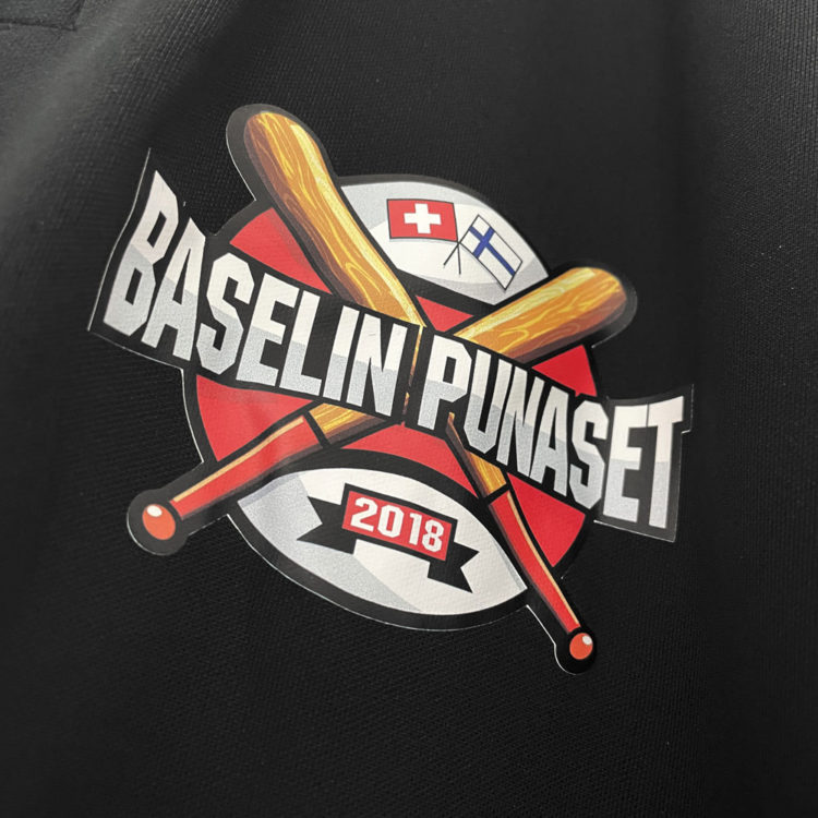 Das Baselin Punaset Logo auf der Nike 3/4 Pant