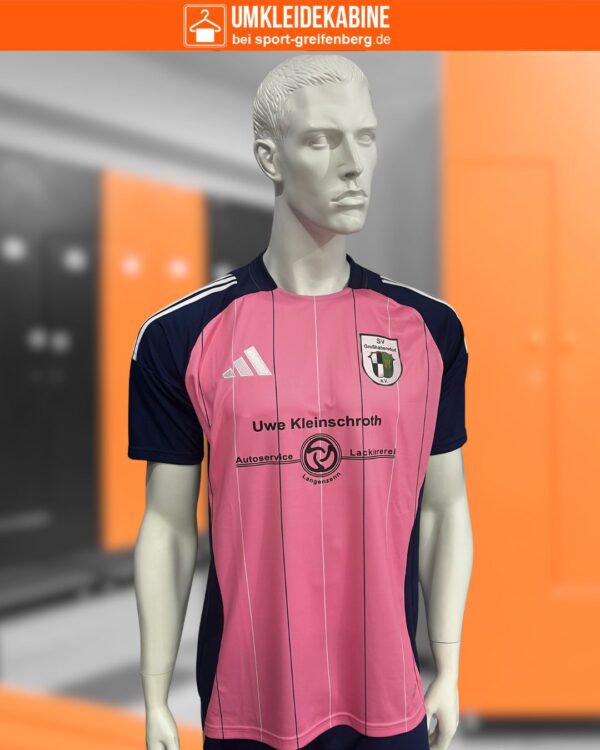 pinke adidas Trikots aus dem Locker Room