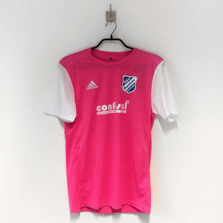 Die pinken adidas Trikots mit Bedruckung