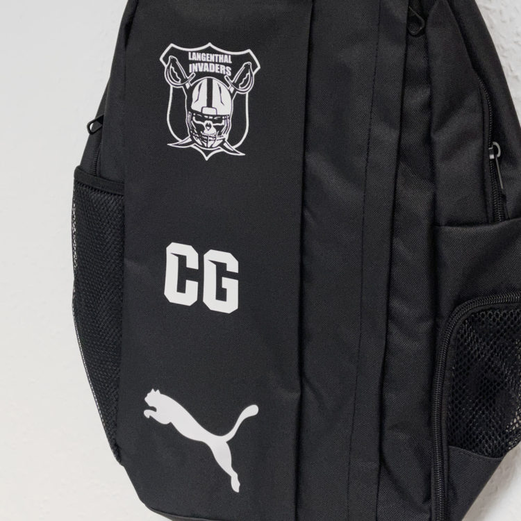 schwarzer Puma Rucksack mit Logo Druck und Initialen in weiß