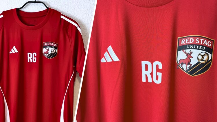 das rote Training Jerseys mit Team Bedruckung