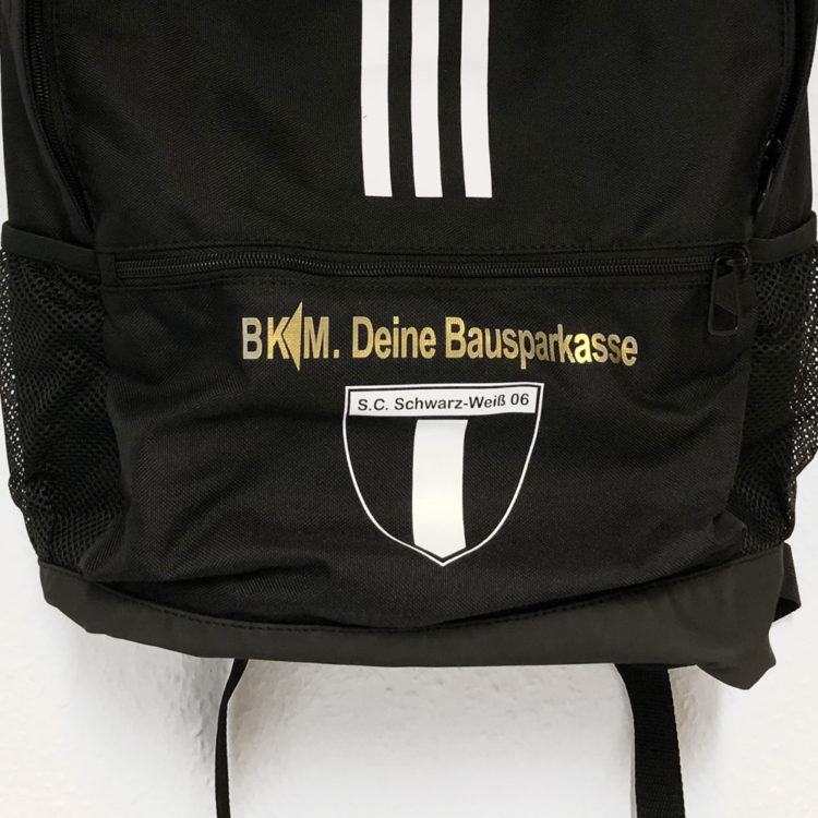 jeden Rucksack kannst du mit einem Vereinslogo bedrucken