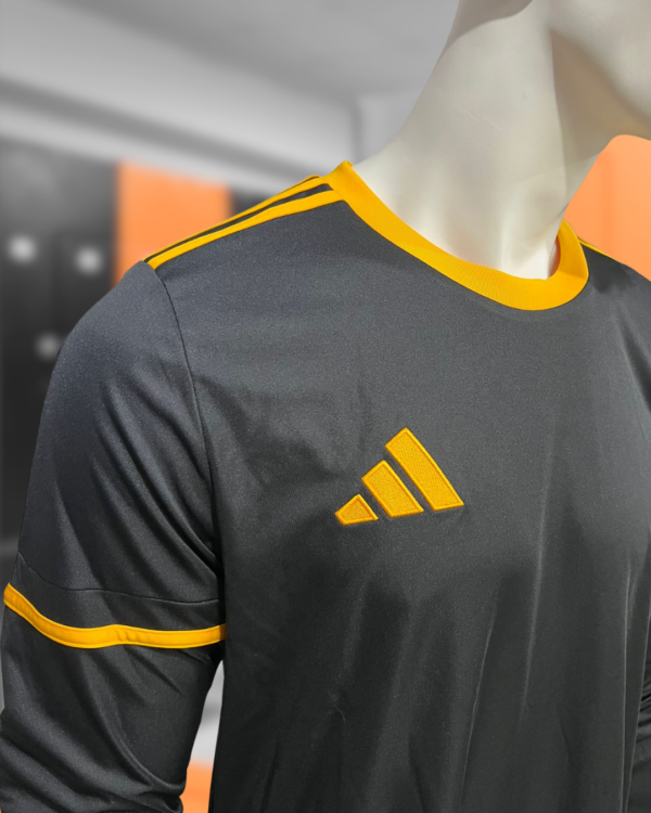 schwarz gelbe adidas Torwarttrikots mit Logo
