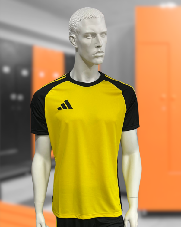 gelbe schwarz adidas Trikots aus dem Locker Room mit gesticktem adidas Logo