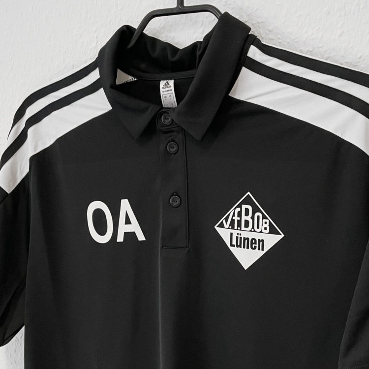 das schwarzes adidas Poloshirt mit Vereinslogo in weiß