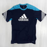 Aufwärmshirts von Adidas mit gedrucktem Logo + Adidas Logo