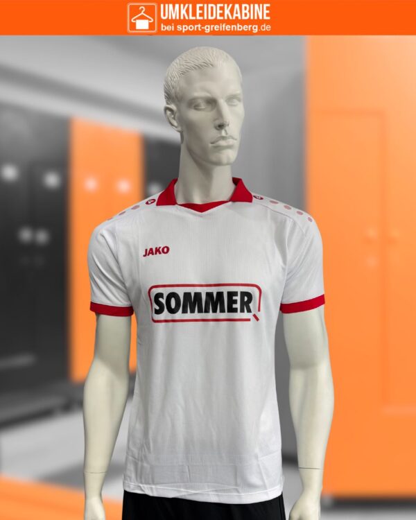 Weiße Jako Trikots mit Firmenlogo für die Unternehmens-Sportmannschaft