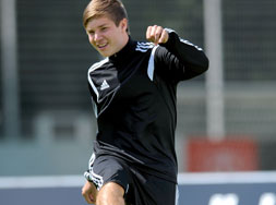 Adidas Condivo 14 Training Top online kaufen Das Adidas Condivo 14 Training Top für den Sporteinsatz aus ClimaCool