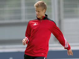Das Adidas Sereno 14 Training Top als Sport Sweatshirt kaufen Adidas Sereno 14 Training Top als Teamsport Trainingsaritkel