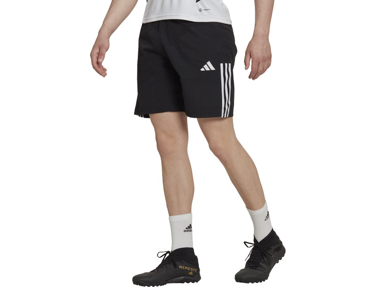 die adidas Tiro 23 Competition Downtime Short als kurze Team und Freizeit Hose kaufen