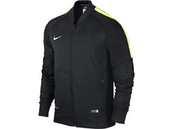 Die Nike Squad 15 Polyesterjacke und Poly Jacket Nike Squad 15 Polyesterjacke als Sportjacke und Trainingsjacke kaufen. Nike Poly Jacket