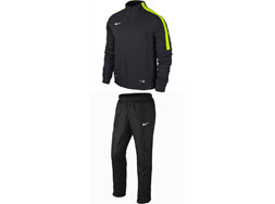 Der Nike Squad 15 Präsentationsanzug und Woven Suit Anzug der Teamsport Linie Nike Squad 15 Präsentationsanzug - Woven Suit Anzug